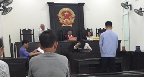 Nam sinh viên đại học lĩnh án 8 năm tù vì “yêu” trẻ em